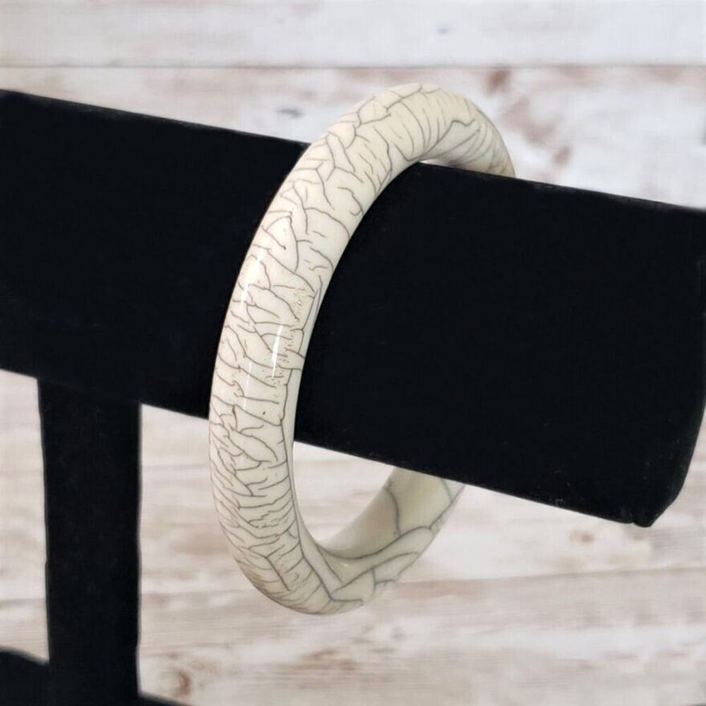 Vintage Bracelet / Bangle - Cream Stone Like Pattern Bangle